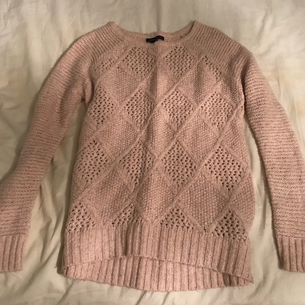 Light pink American eagle sweater.